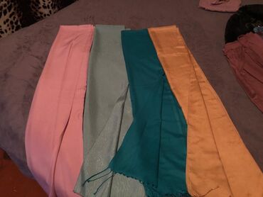 Hicab: Şərflər və şallar dəsti - Müxtəlif rəng və fakturalarda qadın — 4