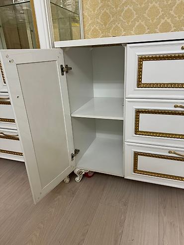 Серванты: Продаются шкафы в гостиную, холл 

Цена 65 000 сом — 10