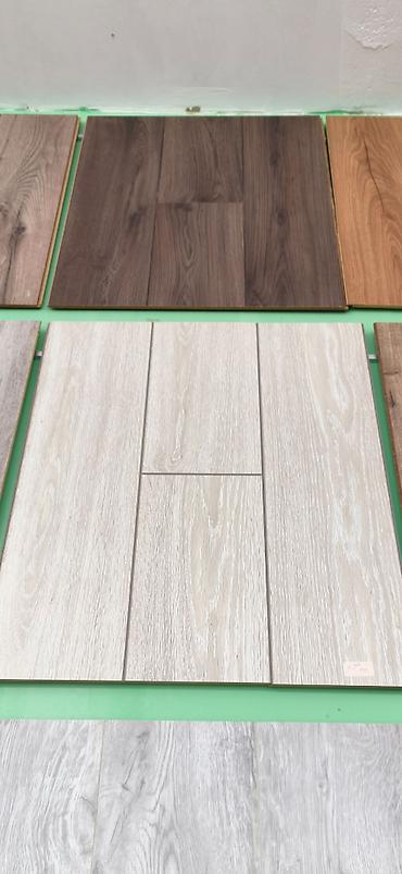 laminant: Laminat döşəmə panelləri – müxtəlif ağac teksturlu modellər - Rəng və — 1