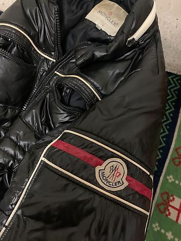 torba za vikend: Moncler muška zimska jakna – crna, sjajni najlon sa perjem - Model sa — 1