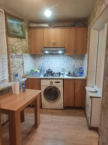 Mənzillər: İnşaatçılar metrosunun yani su zapravkasının yanı 9/3 - cü mərtəbəsi 2 — 4
