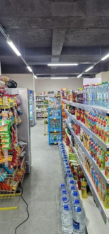 Аренда магазинов: Магазин, В жилом доме, 120 м² Действующий, С оборудованием, С ремонтом, Отдельный вход, 1 линия, Комната для персонала — 10