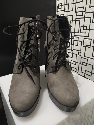 Προσωπικά αντικείμενα: Brand new Zara boots 42 size ολοκαίνουριο Μποτίνι από Ζάρα με τακούνι
