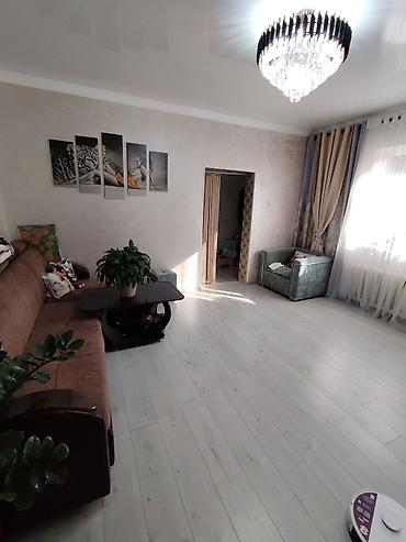 Продажа коттеджей и домов: Продаётся дом с участком 8 соток На участке имеется 2дома, есть газ — 4