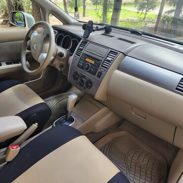 Nissan: Nissan Tiida sedan – gümüşü rəng Texniki xüsusiyyətlər və təchizat: - — 5