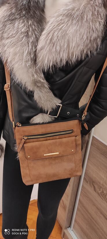 Handbags: Nova lagana  torba, dugačak podesivi kaiš. 23cm X 22cm