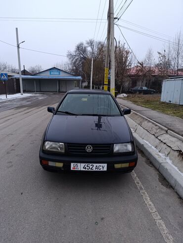 300 мин сом: Volkswagen Vento: 1992 г., 1.8 л, Механика, Бензин, Седан