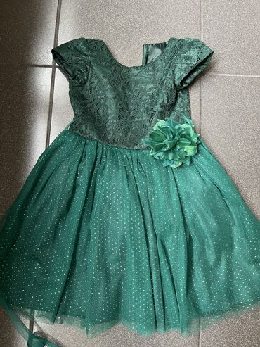платье 5 6 лет: Детское платье, цвет - Зеленый, Б/у