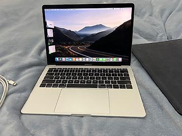 macbook air m4: İşlənmiş Apple MacBook, 13.3 ", Intel Core i5, 256 GB, Ünvandan götürmə, Ödənişli çatdırılma — 1