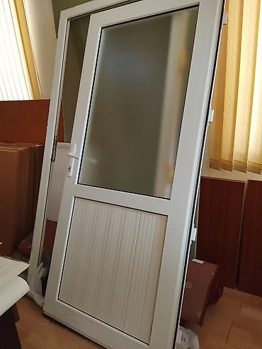 Plastik qapı