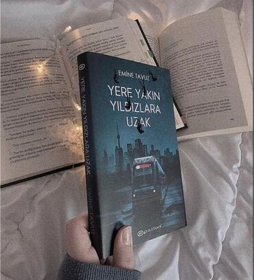 Художественная литература: Популярная книга на турецком 
Yere Yakın Yıldızlara Uzak
