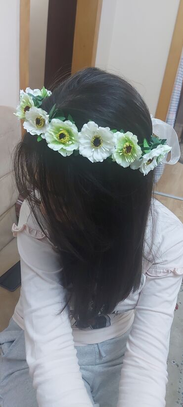 Saç aksesuarları: Celengler her biri 10 azn — 11