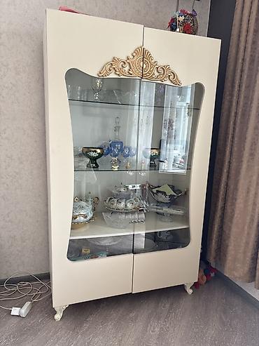 Vitrin şkaf – klassik dizayn - Rəng: krem/ivori - Material: MDF