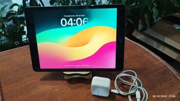 Планшеты: Планшет, Apple, память 32 ГБ, 10" - 11", Wi-Fi, Б/у, Классический цвет - Серый