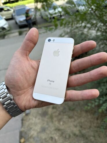 сломаные телефоны: IPhone SE, Б/у, 64 ГБ, Серебристый, 100 %