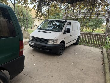 priora qapi: Ağ rəngdə yük mikroavtobusu - Korpus: qapısız yan panel, sürücü