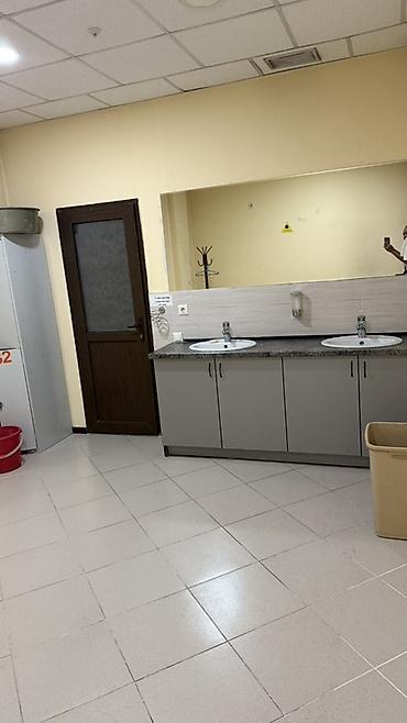 зал: Продаю коммерческое помещение 411кв.м. мкр. Джал. Помещение находится — 10