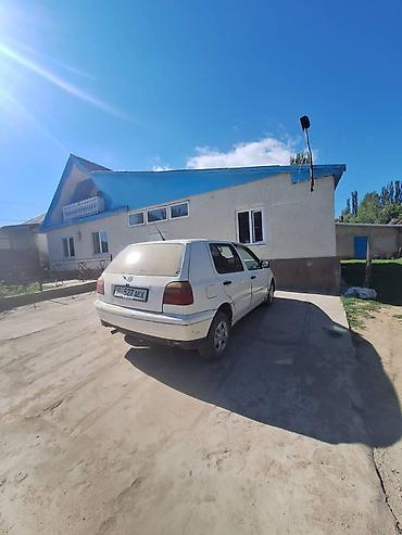 Унаа сатуу: Volkswagen Golf: 1996 г., 1.6 л, Кол менен иштөөчү, Бензин, Хетчбек — 2