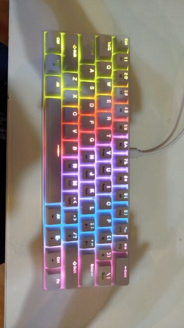 Klaviaturalar: Mekanik Klaviatura.Qiymetde razılaşa bilərik.Blue Switch 60%