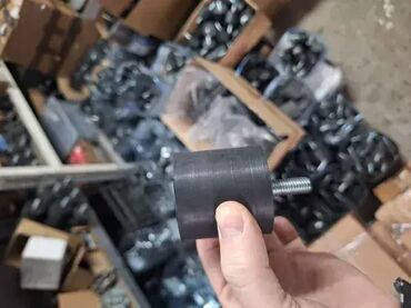 Ostalo: Gumeni držači i ručke za vibro ploče i vibro nabijače 🔧 U ponudi su — 4