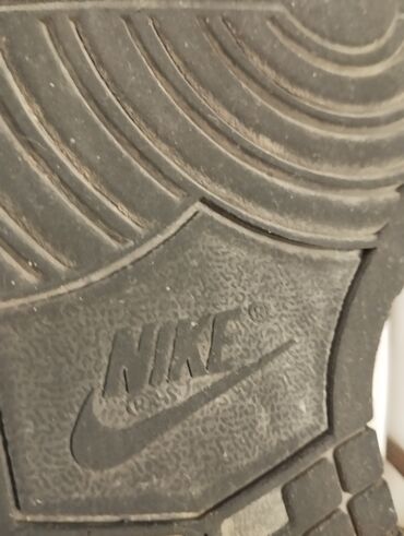 Сапоги: Обувь кожаная с Европы, цена первых 250 сом.Вторая обувь теплая очень — 21