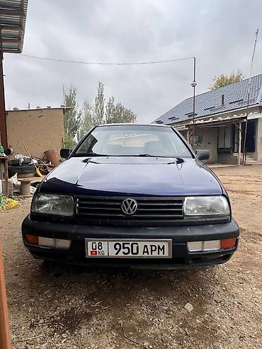 Volkswagen Vento: 1993 г., 1.8 л, Механика, Бензин, Седан