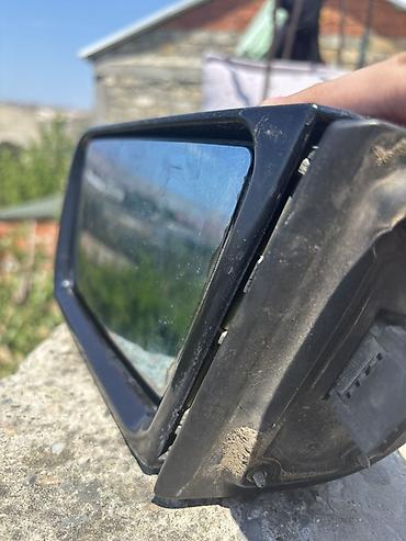 sideni: Sol, Mercedes-Benz W210 və çeşakaya gedir, 1999 il, Almaniya, Ünvandan götürmə — 2