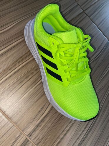 вечернее нежно розовое платье: Эркектердин кроссовкасы, 41, Adidas, Жаңы, түсү - Жашыл, Өзү алып кетүү