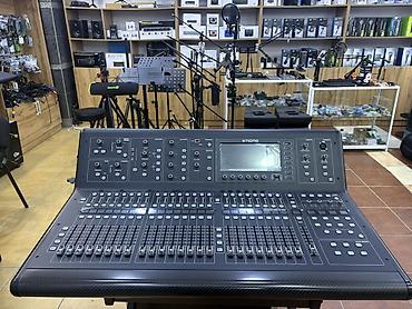 sunurlu mikrafon: Midas m 32 live keyslə birlikdə satılır Midas M32 rəqəmsal miks — 1