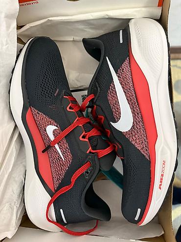 Супер легкие, Супер удобные Оригинальные кроссовки от Nike !!! Размер