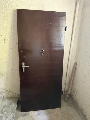 avropa qaplarl: Metaldan giriş qapısı və qutu (karkas) dəsti - Material: polad/metal