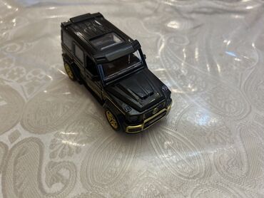 Oyuncaqlar: Metaldan hazırlanmış oyuncaq model avtomobil – G‑klass stili (Brabus — 2