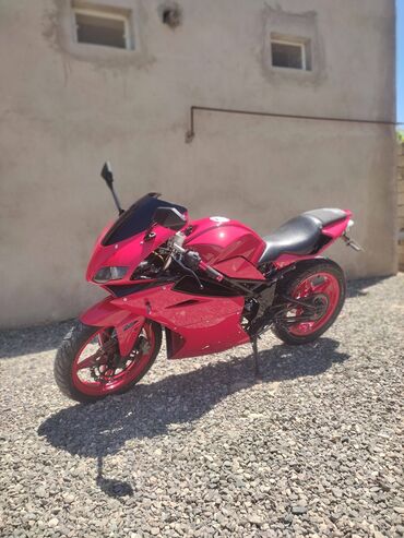 skyline 250cc: - Megelli, 250 sm3, 2013 il, 19500 km