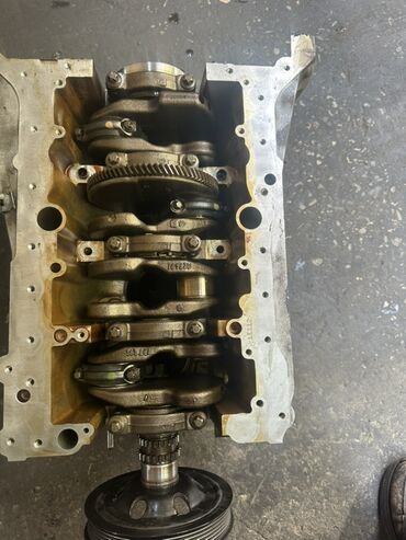 Sbor motorlar və silindr başlıqları: Mercedes-Benz M274 2.0 turbo benzin mühərrik üçün orijinal krank vali