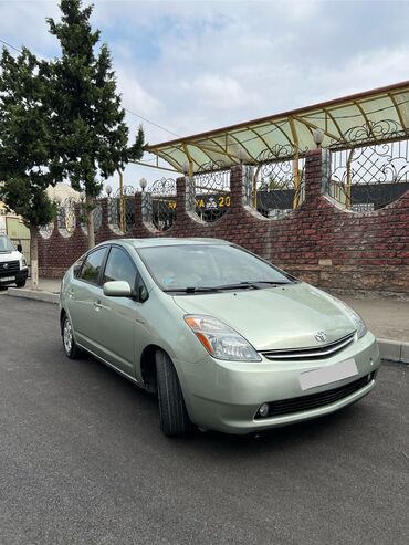 Toyota: Toyota Prius (2-ci nəsil) hibrid hetçbek - Rəng: açıq yaşıl/metalik -