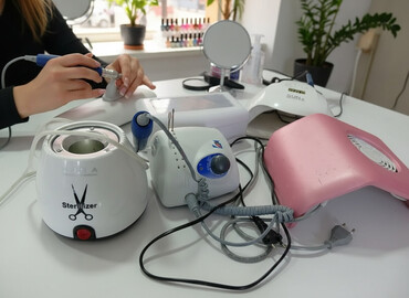 Manikür, pedikür aparatları: Manikür və pedikür üçün peşəkar avadanlıq seti Dəst tərkibi:Reyal — 1