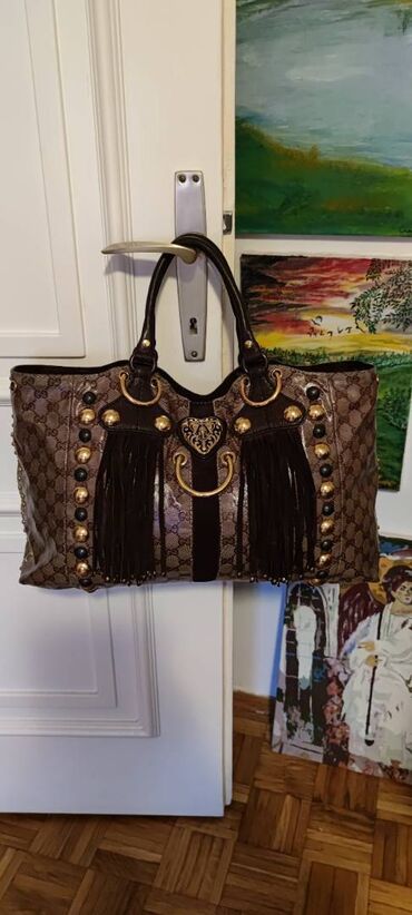 Torbe: Gucci. Fantastična.

Bez ikakvih nedostataka.
45cm x 28cm x 10cm — 11