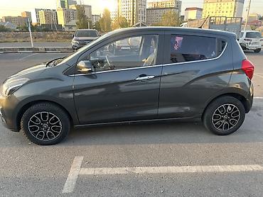 bugatti veyron: Chevrolet Spark: 2017 г., 1 л, Автомат, Бензин, Хэтчбэк — 5