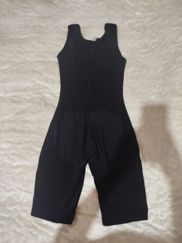 женские удлиненные футболки: Qadınlar üçün qara shapewear/bədən formalaşdırıcı kombinezon. -