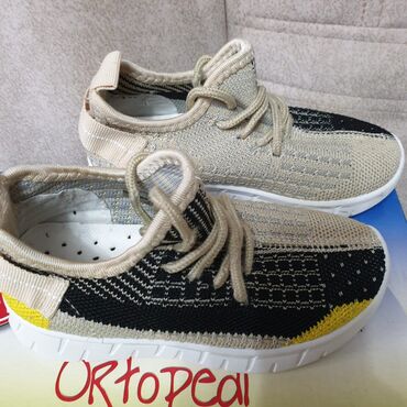 Детская обувь: Продаю детскую обувь: 1. Кросовки б/у фиолетовые/ комбинированные — 9