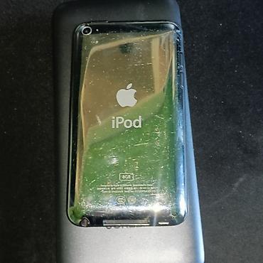 IPod touch 4 на 8GB, в комплекте только зарядка неоригинальная, из