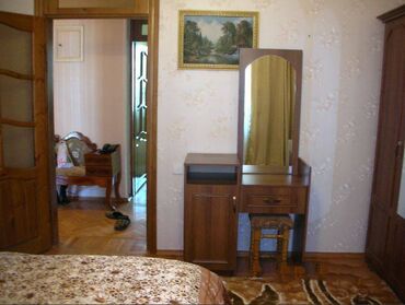 Uzunmüddətli kirayə mənzillər: Xətai metrosunun yaxınlığında 4 mertebeli binanın 4-cü mərtəbəsində — 7