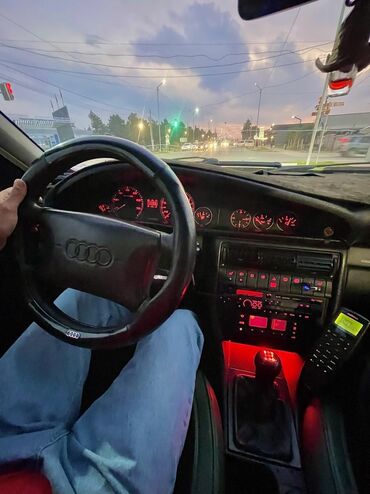 Audi: Audi A6: 1995 г., 2 л, Механика, Бензин, Седан — 4
