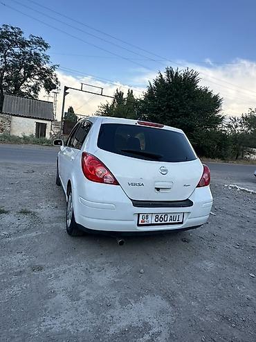 changan x7 plus: Nissan Versa: 2011 г., 1.8 л, Автомат, Бензин, Хэтчбэк — 5