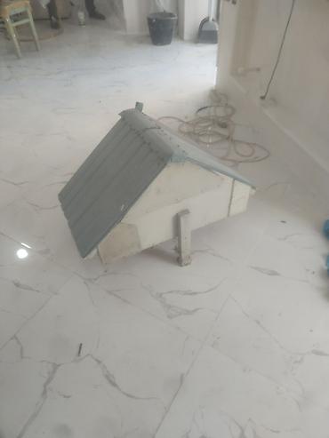 it səkilləri: Metaldan dam örtüklü kiçik heyvan evi - Material: korpus – taxta — 2