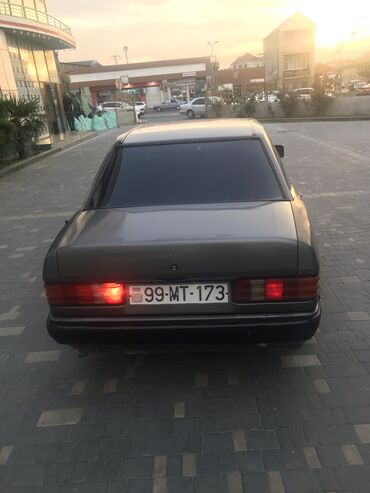 Mercedes-Benz: Mercedes-Benz 190: 2 l | 1990 il Sedan