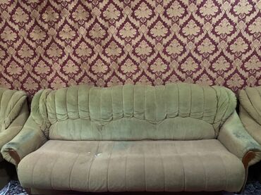 гостиницу in Кыргызстан | ГОРНИЧНЫЕ: Продаю б/у диван раскладной. Частично требуется ремонт