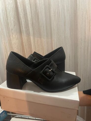 женские кожаные туфли лодочки: Туфли, Размер: 39, цвет - Черный, Новый