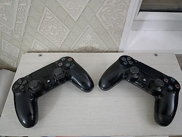 PS4 (Sony PlayStation 4): Прошитая Playstation 4 с двумя джойстиками,со всеми нужными проводами — 4