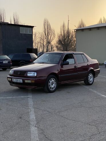 Volkswagen: Volkswagen Vento: 1992 г., 1.8 л, Механика, Бензин, Седан